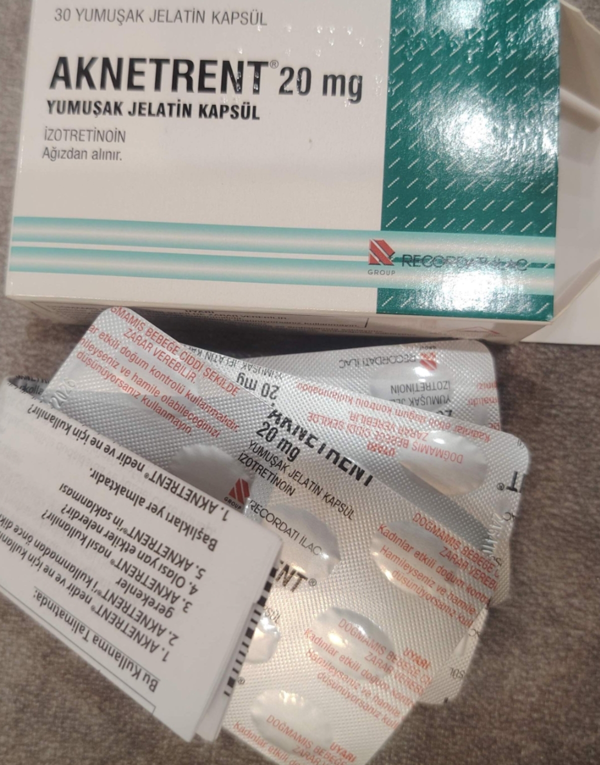 قرص راکوتان اصل ایزوترتینوئین خارجی (بدون فارسی نویسی)
